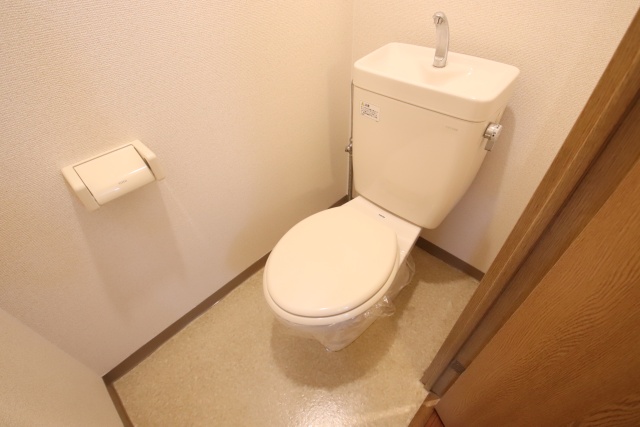 トイレ　別号室のお写真のため現況優先