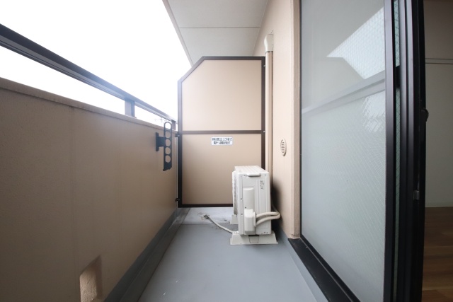 バルコニー　別号室のお写真のため現況優先