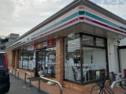 コンビニ　セブンイレブン八潮2丁目いちょう通り店（コンビニ）まで464m