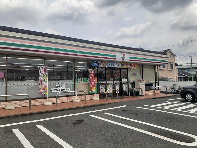 コンビニ　セブンイレブン（コンビニ）まで200m