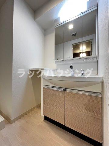 洗面設備　反転タイプとなります。