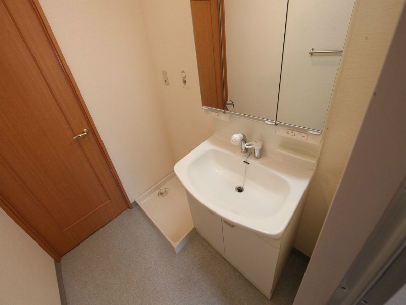 洗面設備　脱衣所　独立洗面台付（シャンプードレッサー）