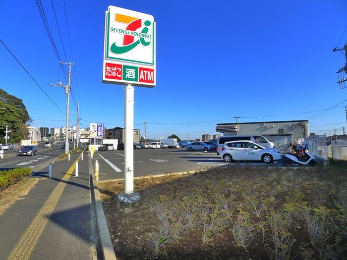 コンビニ　セブンイレブン（コンビニ）まで730m