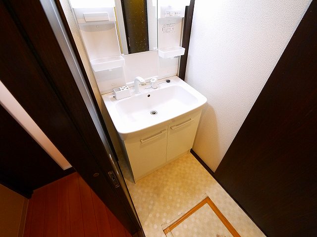 洗面設備　コンパクトで使いやすい洗面所