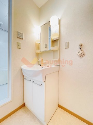 洗面設備　スペースが確保できる洗面所です