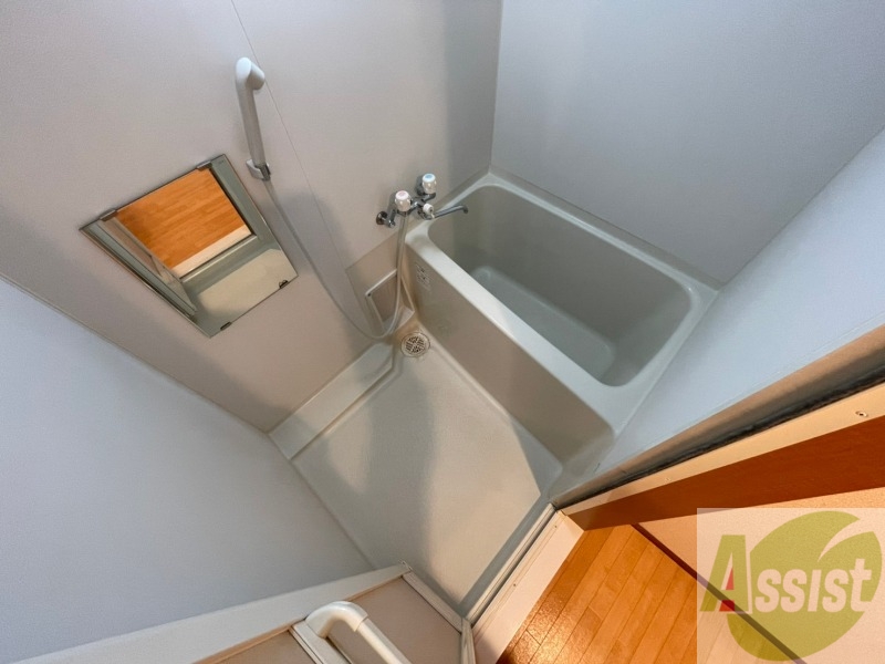 バス・シャワールーム　お風呂になります。一日の疲れを癒してくださいね。