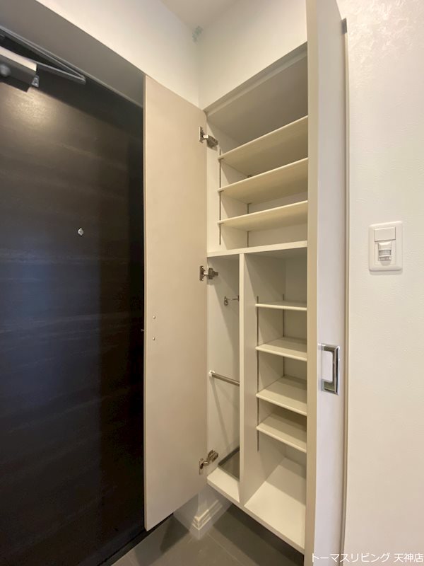 玄関　※同物件別部屋参考画像