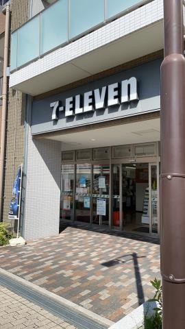 コンビニ　セブンイレブン（コンビニ）まで515m