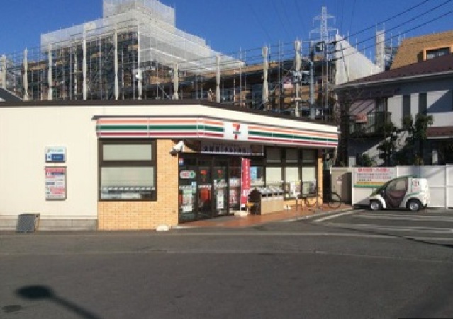 コンビニ　セブンイレブン横浜北寺尾7丁目店（コンビニ）まで318m