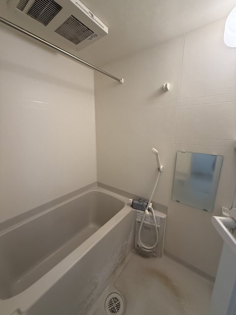 バス・シャワールーム　同物件、別号室のものです。