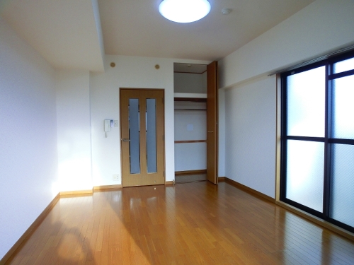 居室・リビング　別部屋参考画像。現況優先です。