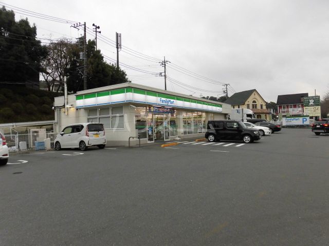 コンビニ　ファミリーマート 新滝山街道店（コンビニ）まで435m