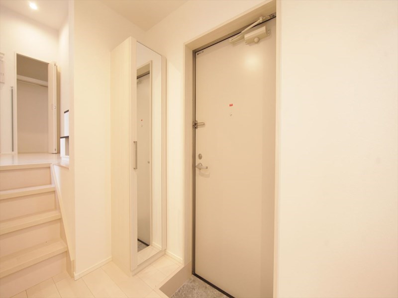 玄関　玄関　シューズボックス付（収納充実してます）同仕様写真