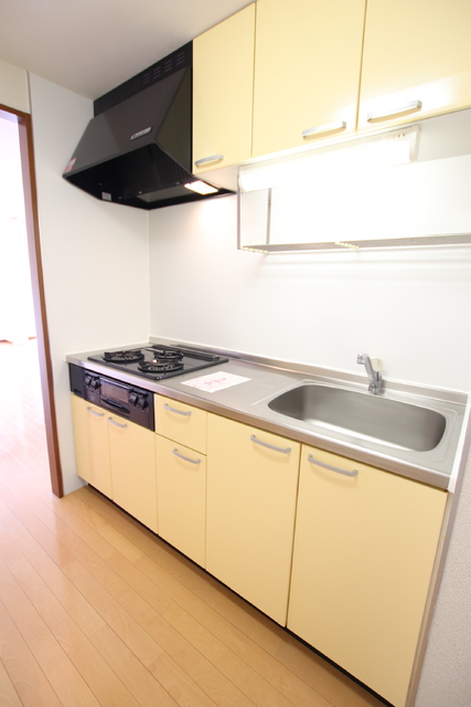 キッチン　３口ビルトインコンロ付き