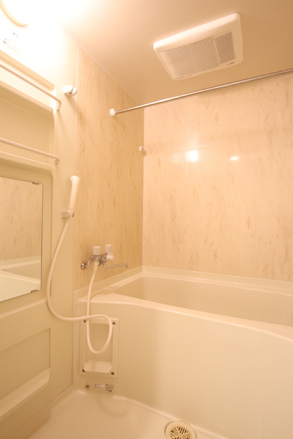 バス・シャワールーム　追い焚きができるお風呂、浴室乾燥機もございます