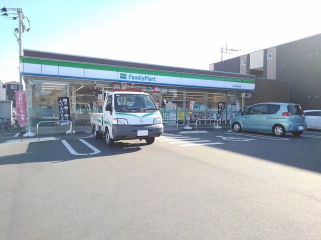 コンビニ　ファミリーマート吉塚5丁目店（コンビニ）まで700m