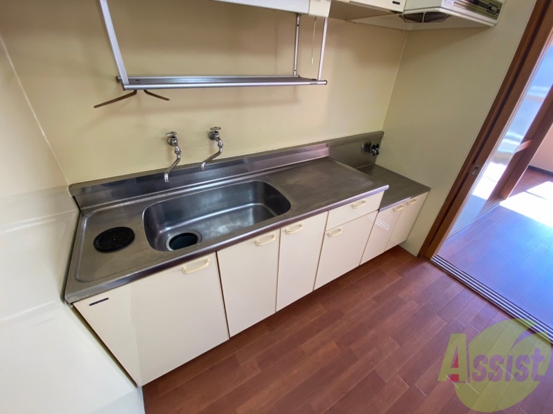 キッチン　シンプルなキッチンです。ガスコンロも設置できる仕様です。