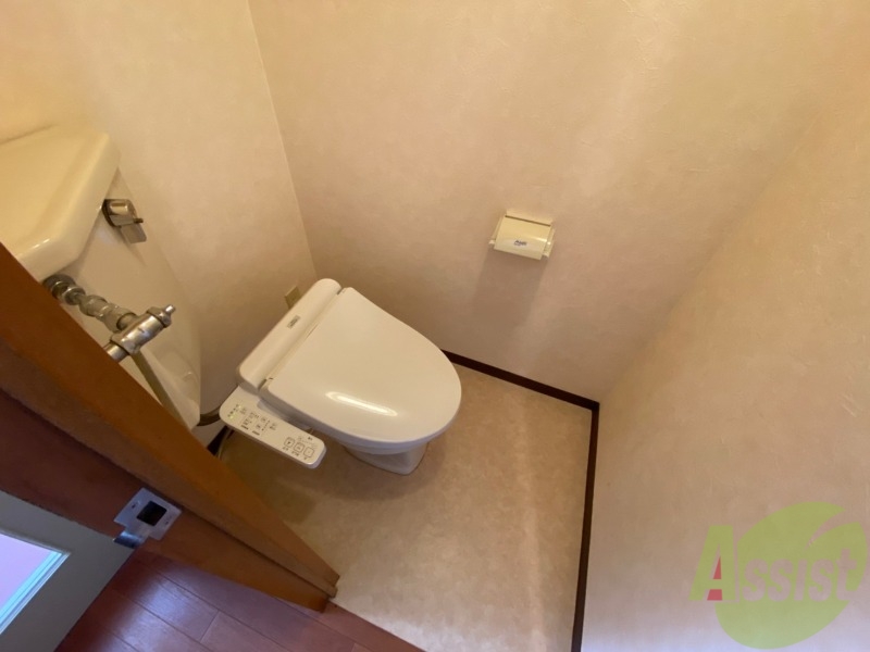 トイレ　ウォシュレット付きのトイレです。シャワートイレは日本の宝。