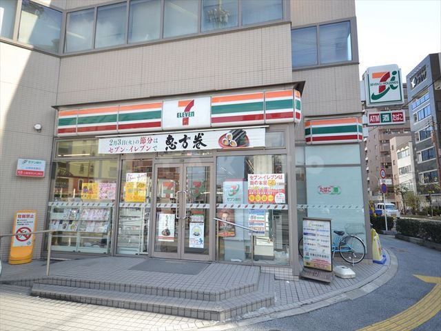 コンビニ　セブンイレブン（コンビニ）まで557m