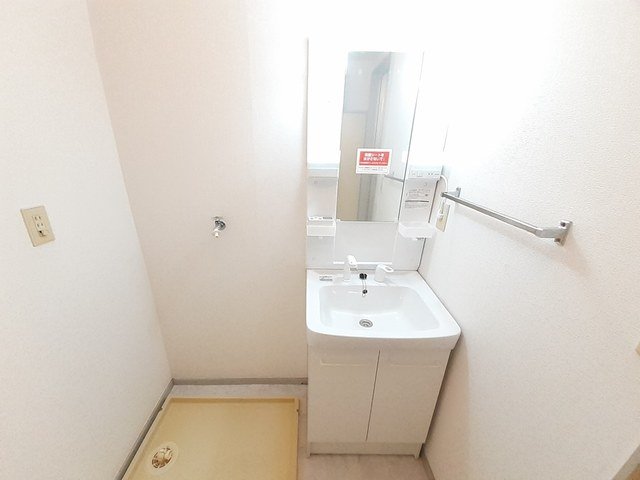 洗面設備　スペースが確保できる洗面所です