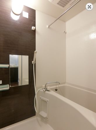 バス・シャワールーム　浴室乾燥機付で雨の日や夜間に洗濯する方にもおすすめです。