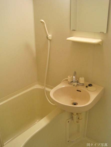 バス・シャワールーム　同タイプ別部屋の写真です