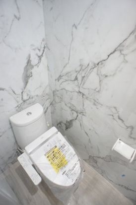 トイレ　別部屋参考写真となります