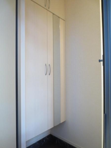 玄関　※現況優先となります。