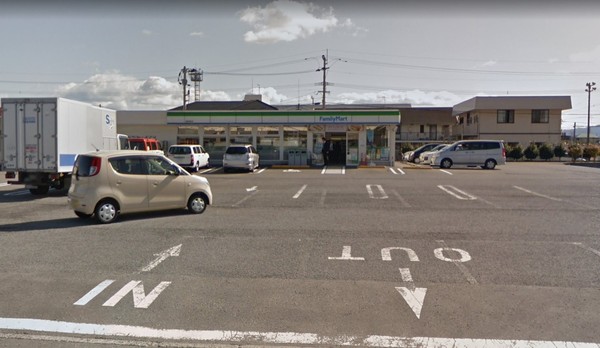 コンビニ　ファミリーマート宮崎港前店（コンビニ）まで402m