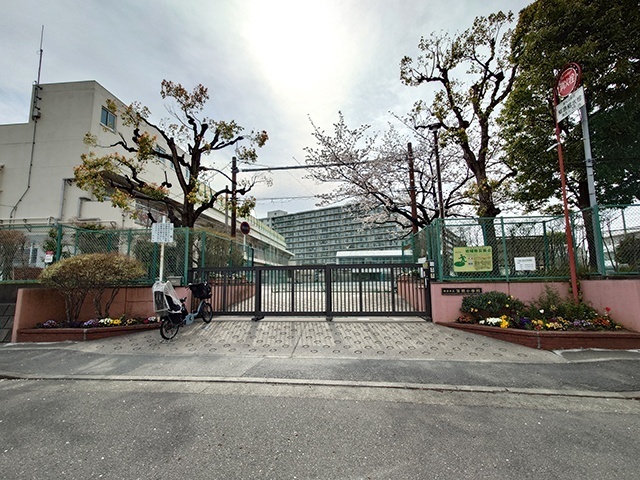 小学校　横浜市立笠間小学校（小学校）まで966m