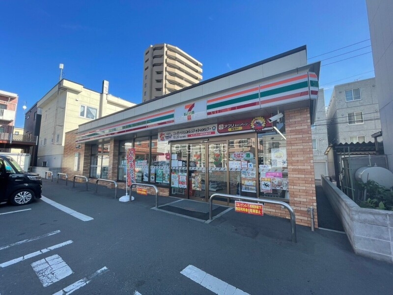 コンビニ　セブン-イレブン 札幌澄川5条店（コンビニ）まで122m