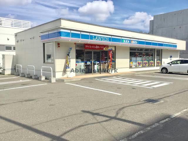 コンビニ　ローソン札幌北18東一丁目店（コンビニ）まで215m