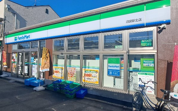 コンビニ　ファミリーマート沼袋駅北店（コンビニ）まで301m