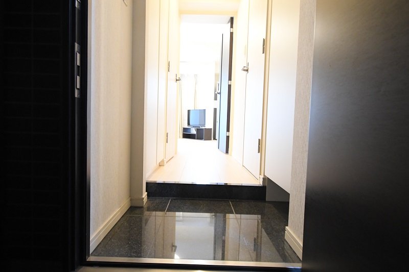 玄関　※別部屋の参考写真です。