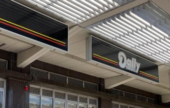 コンビニ　デイリーヤマザキブリリアマーレ有明店（コンビニ）まで421m