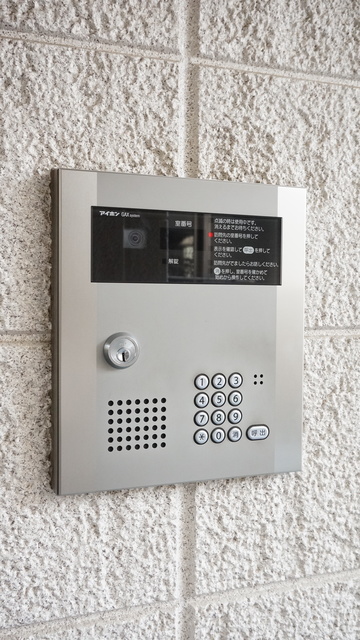 セキュリティ　不審者やセールスなどの侵入を防ぐことができるオートロック付！