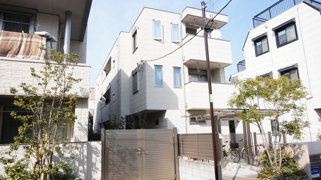 建物外観　有楽町線「護国寺駅」より徒歩８分の物件です♪