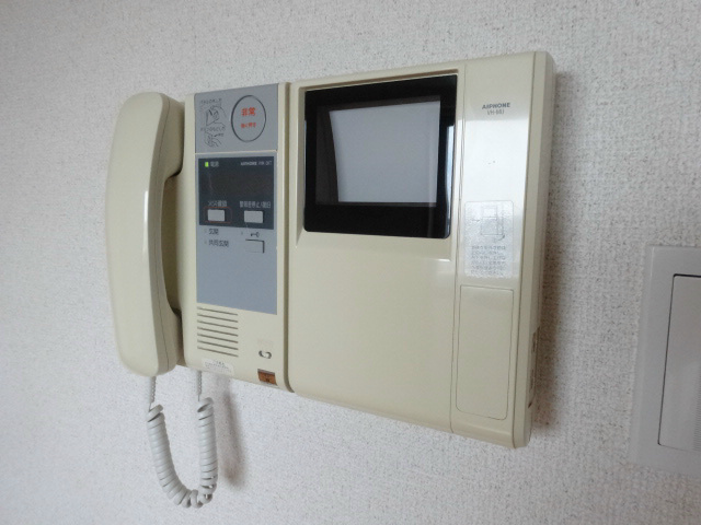 セキュリティ　来訪者を確認できるモニタ付インターホン