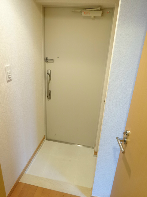 玄関　先進のピッキング対策キーのディンプルキーを採用