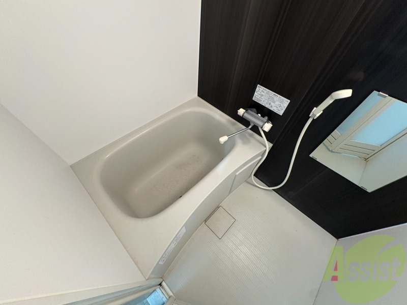 バス・シャワールーム　お風呂になります。一日の疲れを癒してくださいね。