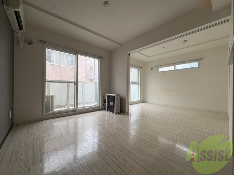 居室・リビング　広々としたリビングですね。使い勝手がよさそうですね！