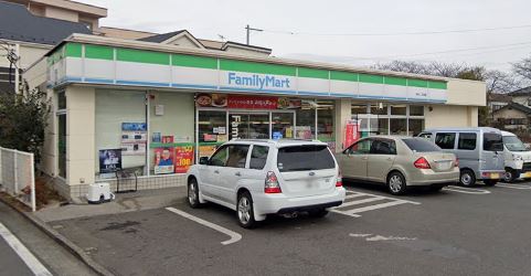 コンビニ　ファミリーマート（コンビニ）まで508m