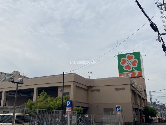 スーパー　ライフ 八尾店（スーパー）まで637m