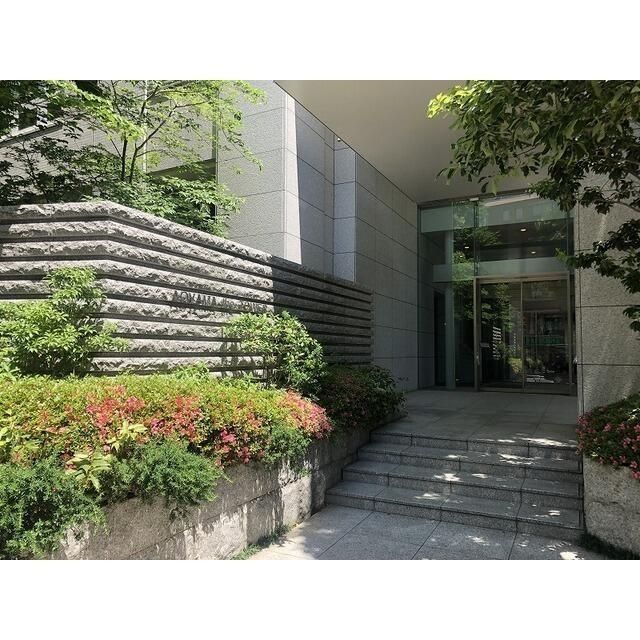 エントランス　清潔なエントランスです