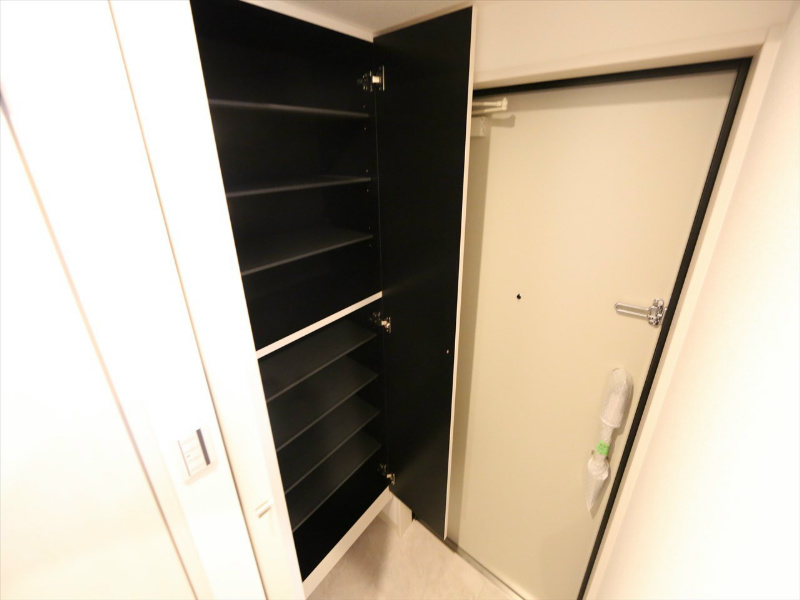 玄関　玄関　シューズボックス付