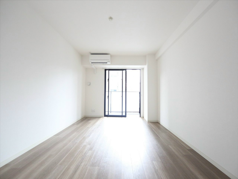 バルコニー　洋室9.5帖　南面バルコニー　エアコン完備