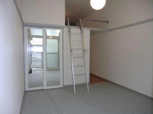 居室・リビング　同タイプ物件の為、形状や間取寸法、色調等が実際とは異なります