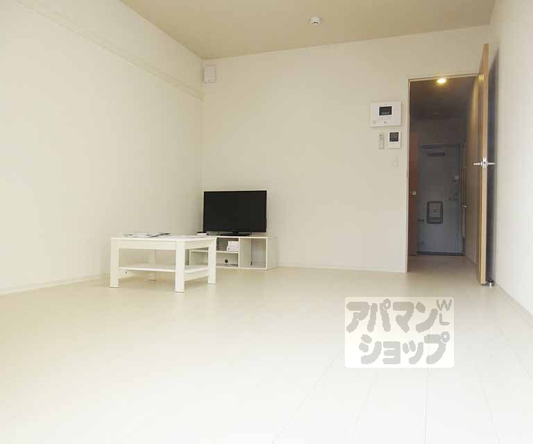 居室・リビング　白を基調とした綺麗なお部屋！