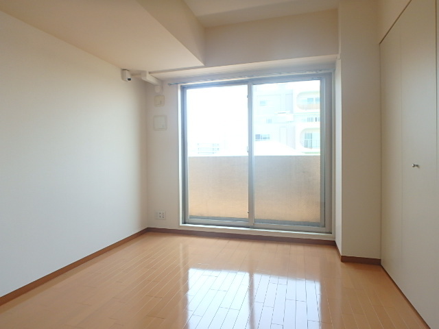 居室・リビング　日差しが差込む明るいお部屋です。