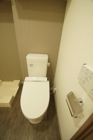 トイレ　温水洗浄便座です。